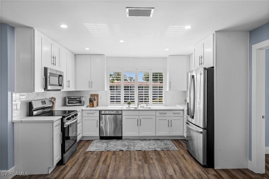 225 Memory Ln 2464, Naples