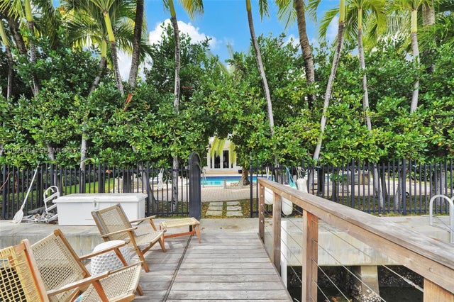 4 of 18 - 10121 E Broadview Dr, Bay Harbor Islands, FL