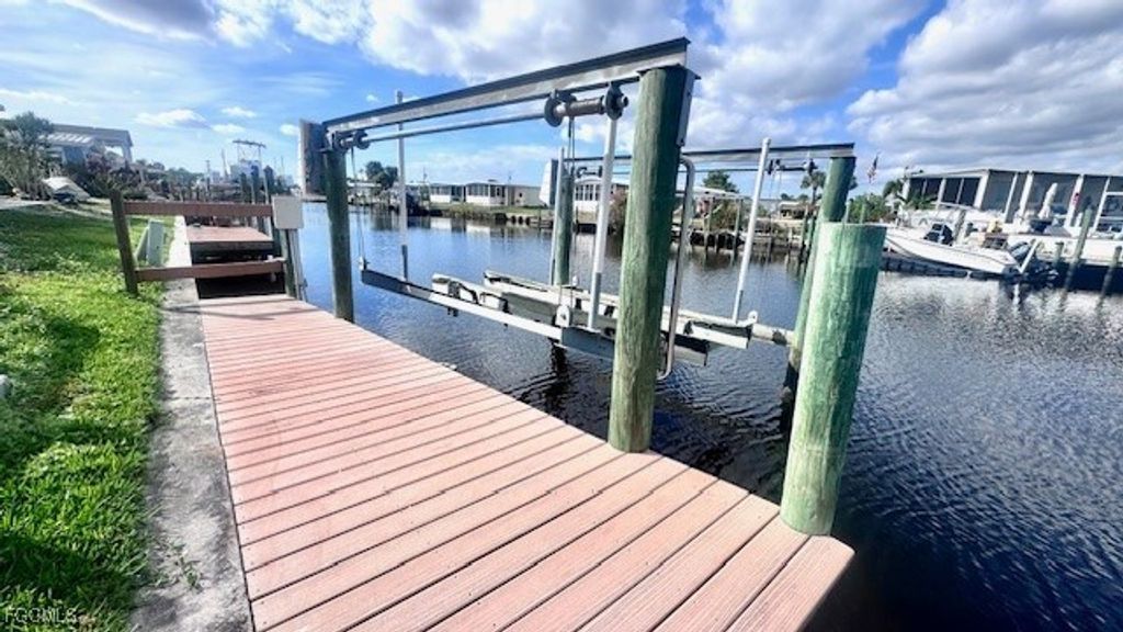 5519 Sir Walter Way, North Fort Myers