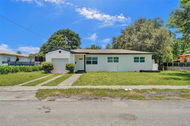 1041 Ne 169th St, Miami