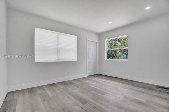 3 of 27 - 1041 Ne 169th St, Miami, FL