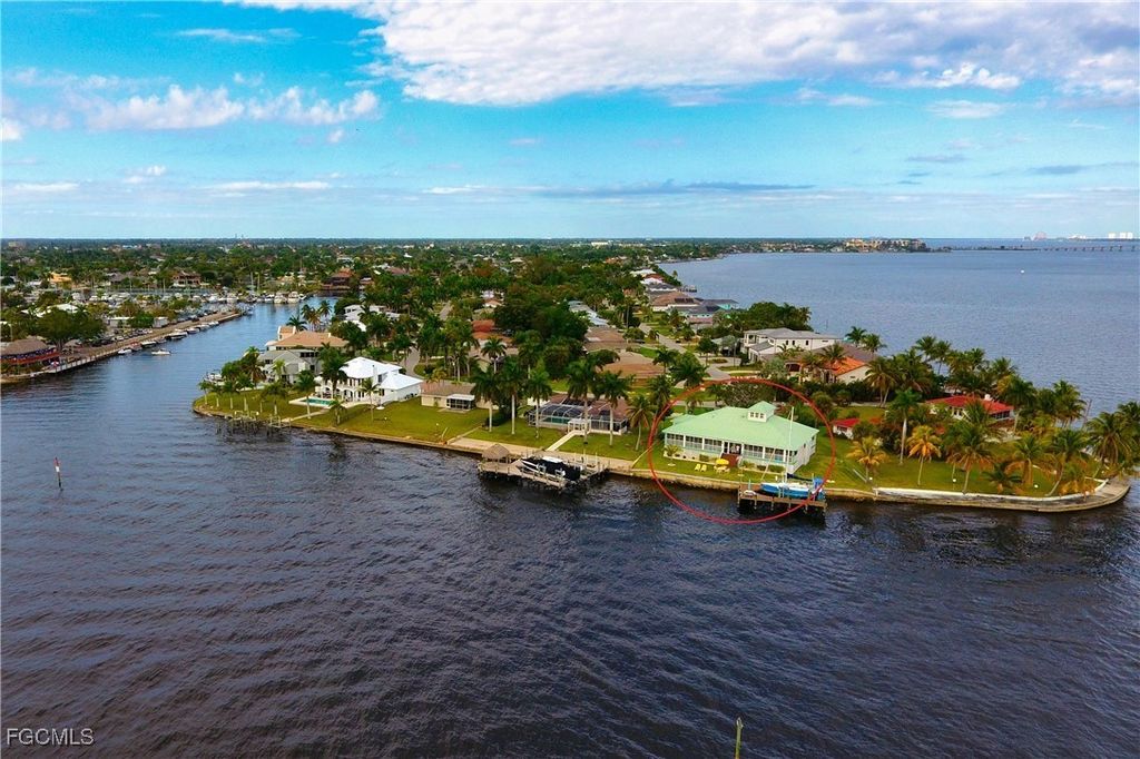 1218 Flamingo Dr, CAPE CORAL