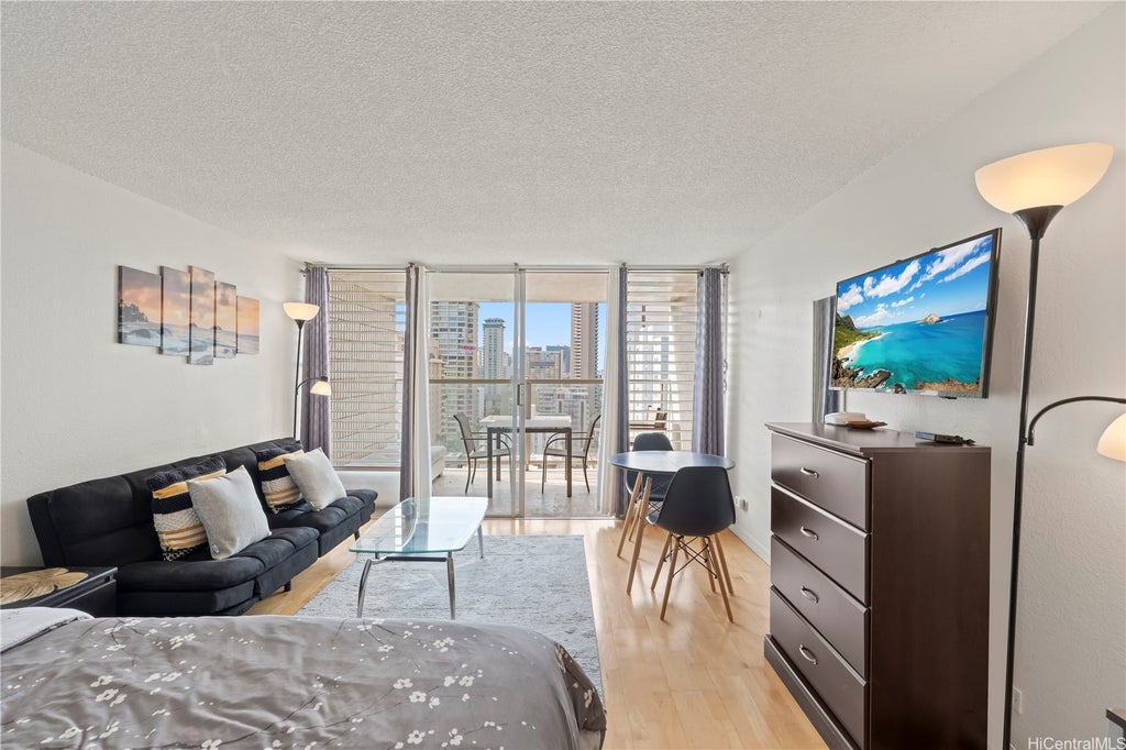 (unit #1814) 445 Seaside Avenue, Honolulu