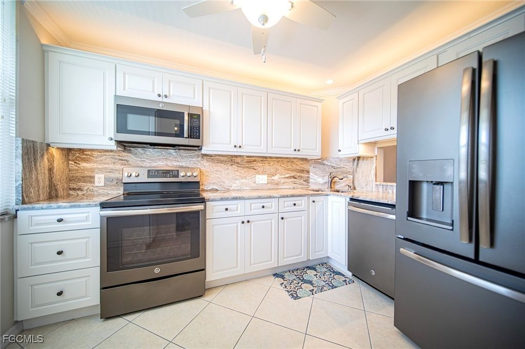 5959 Winkler Rd 206, FORT MYERS