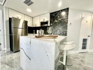 Photo of Listing #A11930030