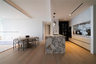 Photo of Listing #A11930436