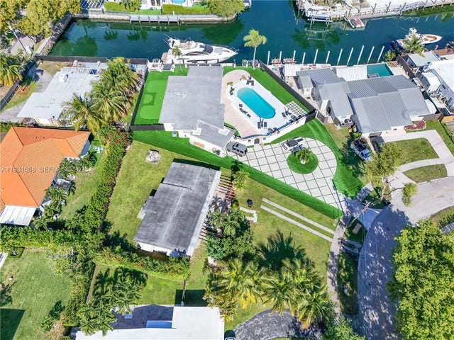 3 of 9 - 1835 N Hibiscus Dr, North Miami, FL