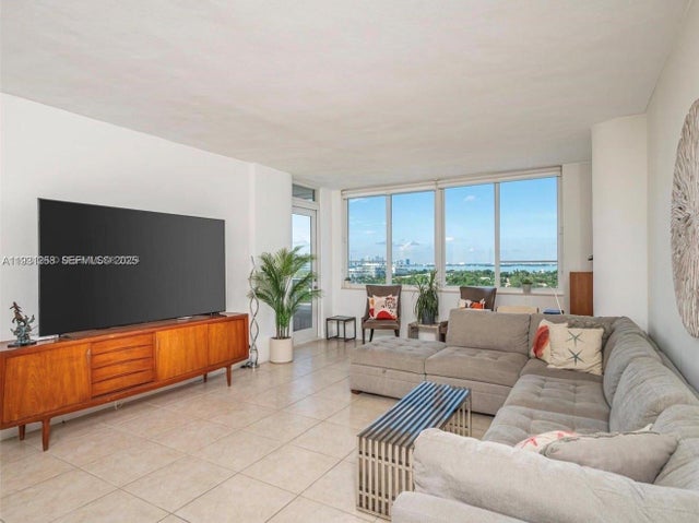 4 of 42 - 5005 Collins Ave 1506, Miami Beach, FL