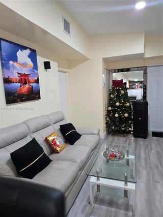 Photo of Listing #A11932476