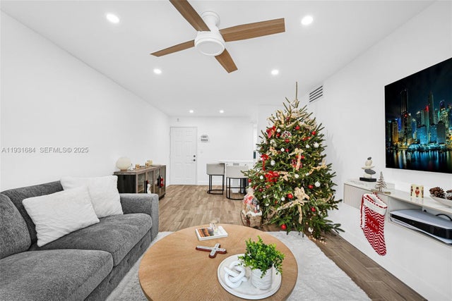 3 of 40 - 8609 Sw 68th Ct 24, Pinecrest, FL