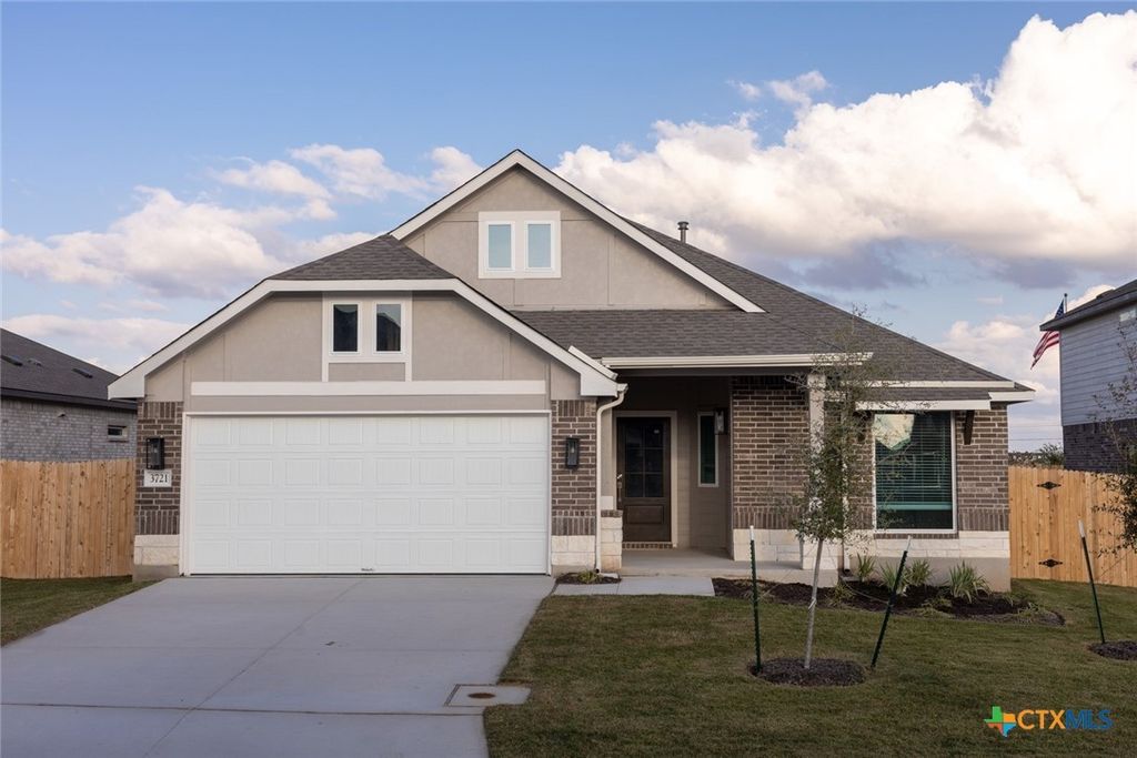 3721 Pin Oak Hills, Seguin