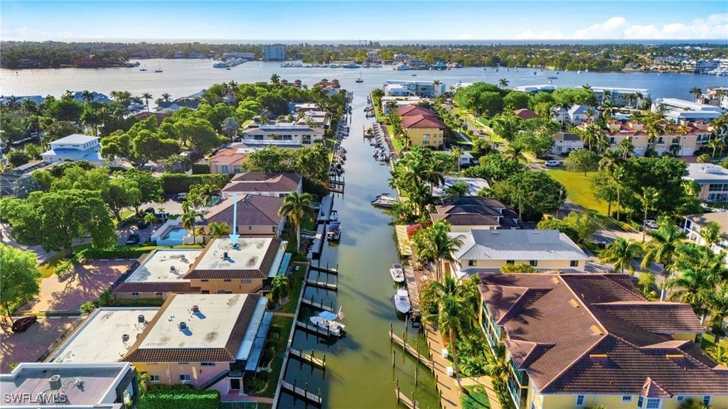 1517 Chesapeake Ave B3, Naples