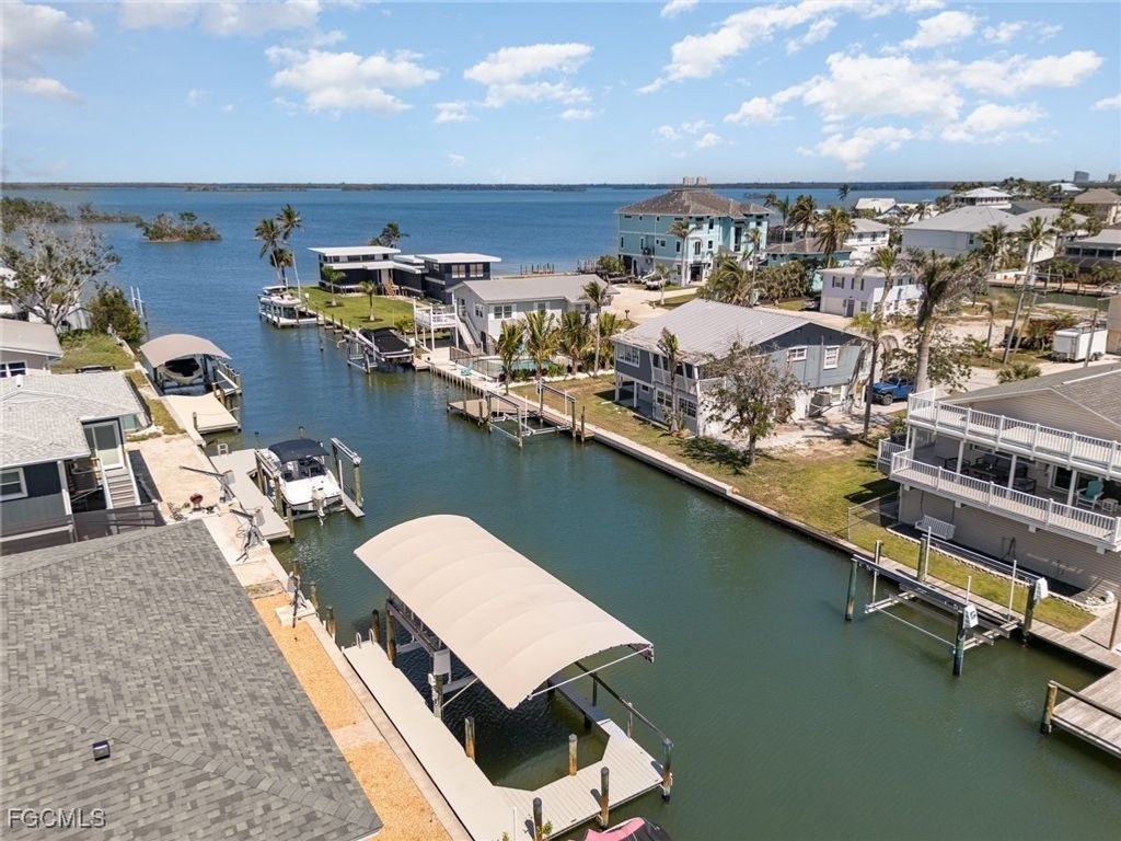 240 Driftwood Ln, FORT MYERS BEACH