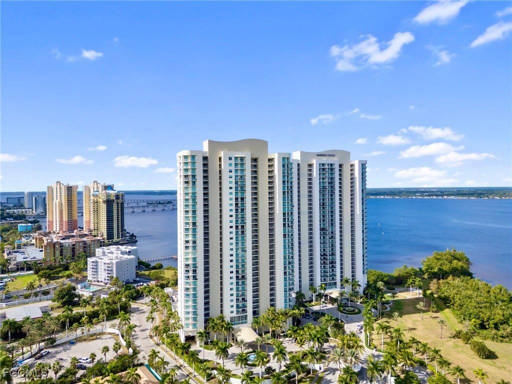 3000 Oasis Grand Blvd 1206, FORT MYERS