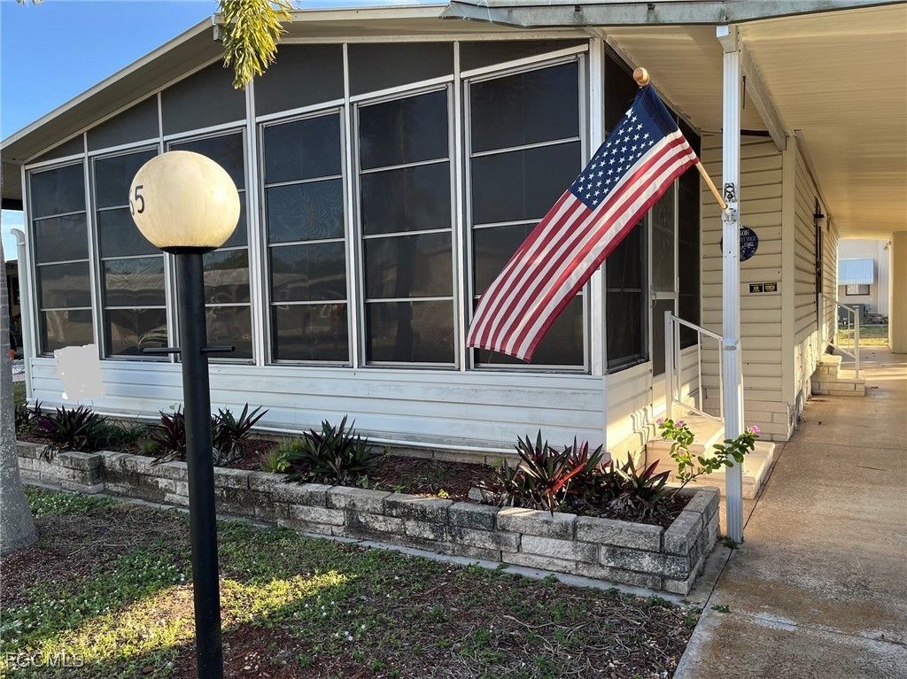 65 Sunset Cir, North Fort Myers