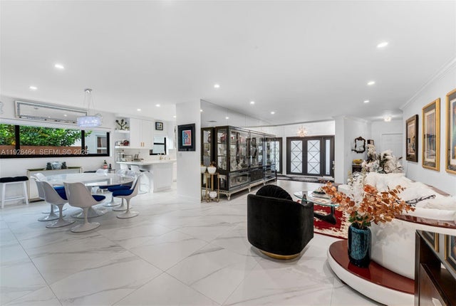 2 of 17 - 550 W 51st St, Miami Beach, FL