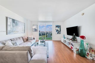 Photo of Listing #A11933715