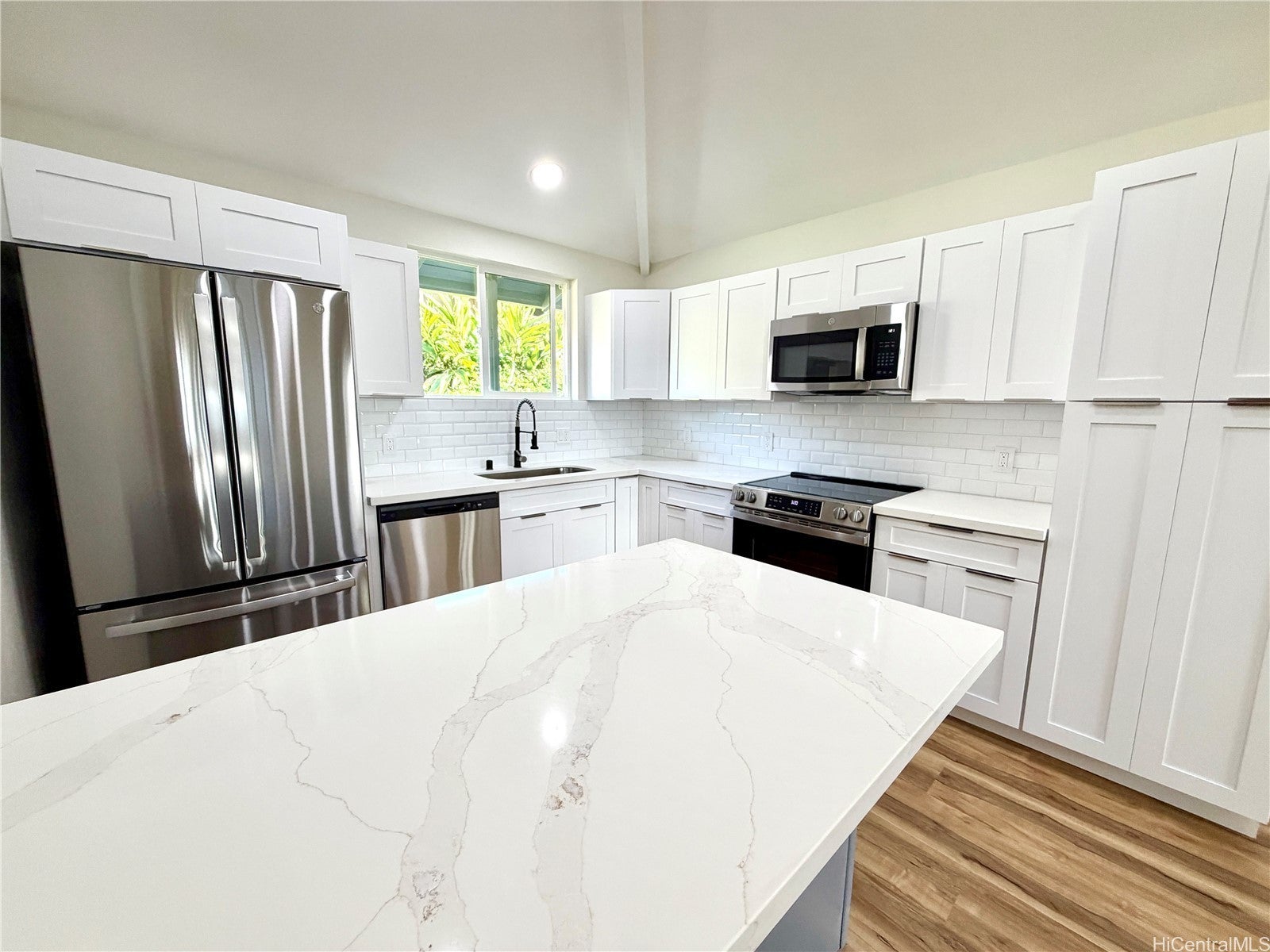 Photo of Listing #202528408