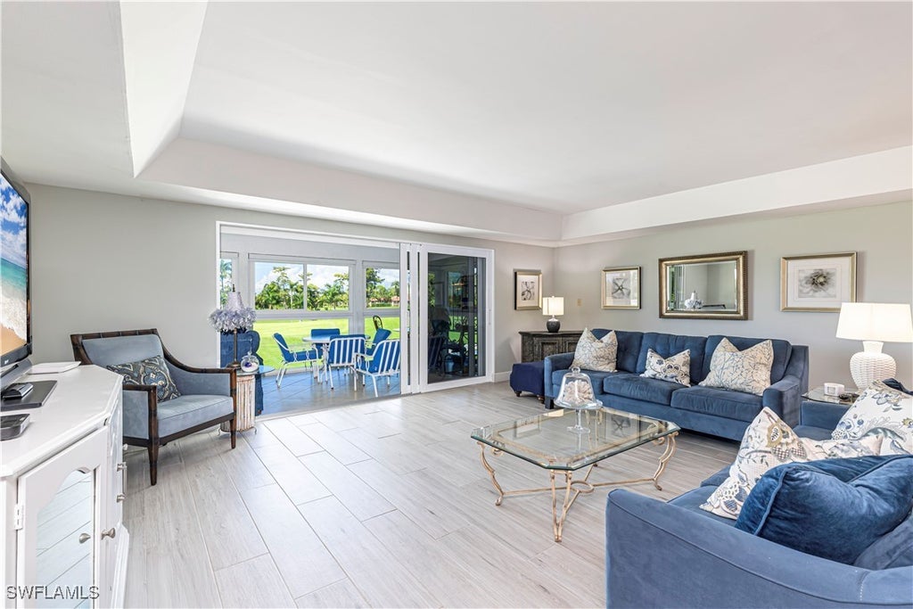 213 Memory Ln 4, Naples