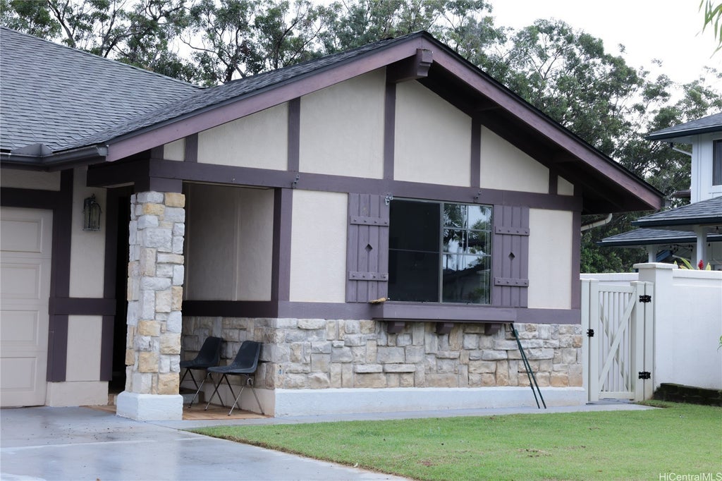 95-242 Anuanu Place, Mililani