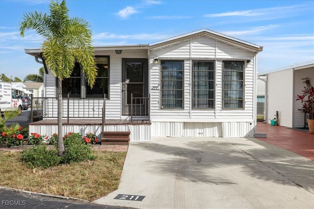 211 Sojourn Dr, North Fort Myers