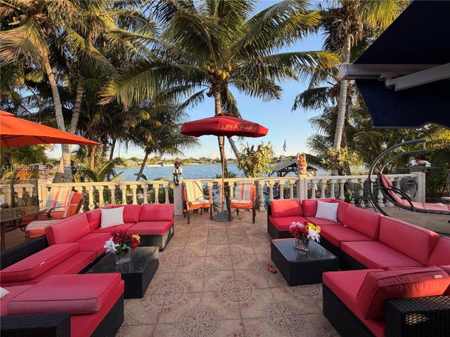 4 of 34 - 15022 Sw 67th Ln, Miami, FL