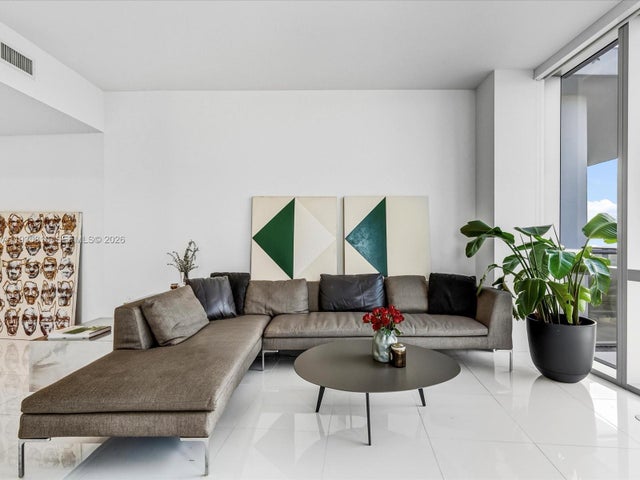 851 Ne 1st Ave 4801, Miami