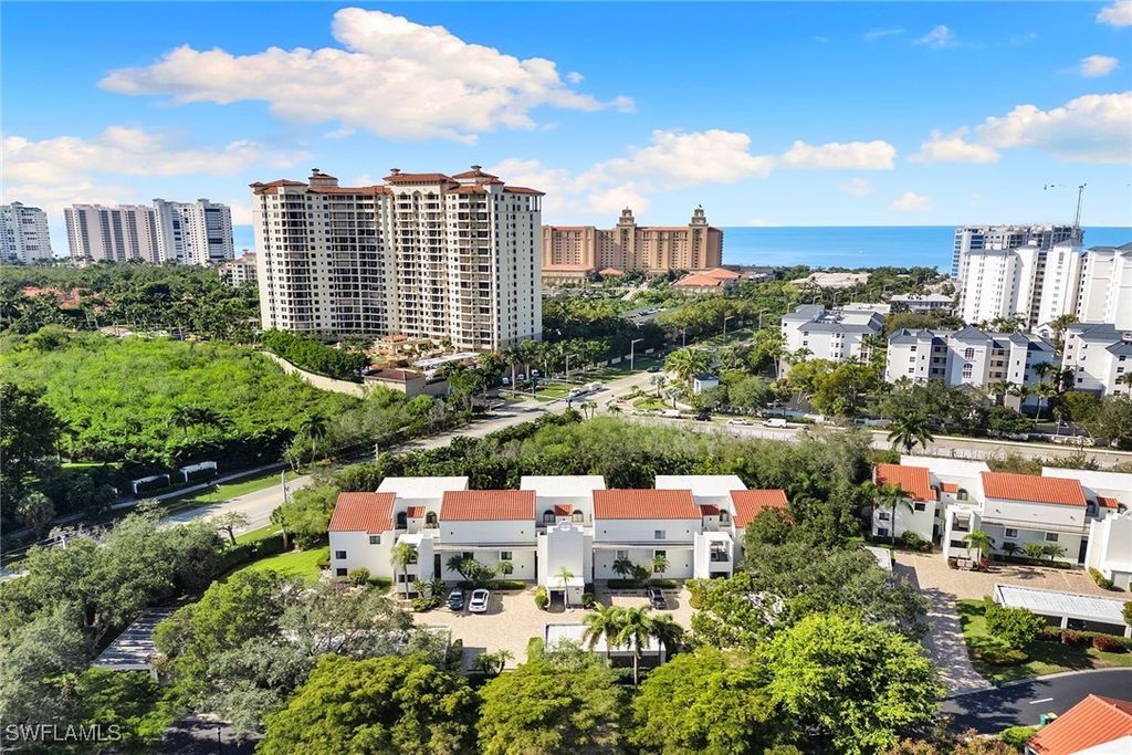 592 Beachwalk Cir N102, Naples