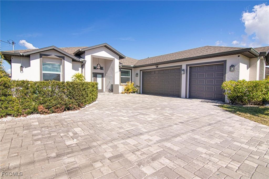 223 Se 17th St, Cape Coral