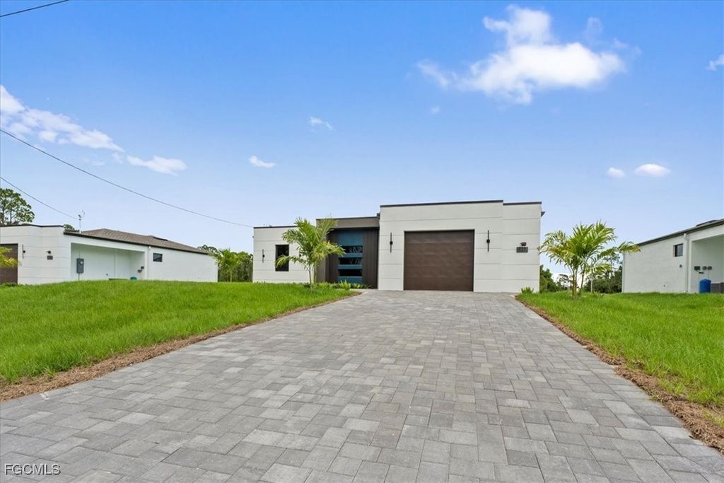 729 Colyer St E, Lehigh Acres
