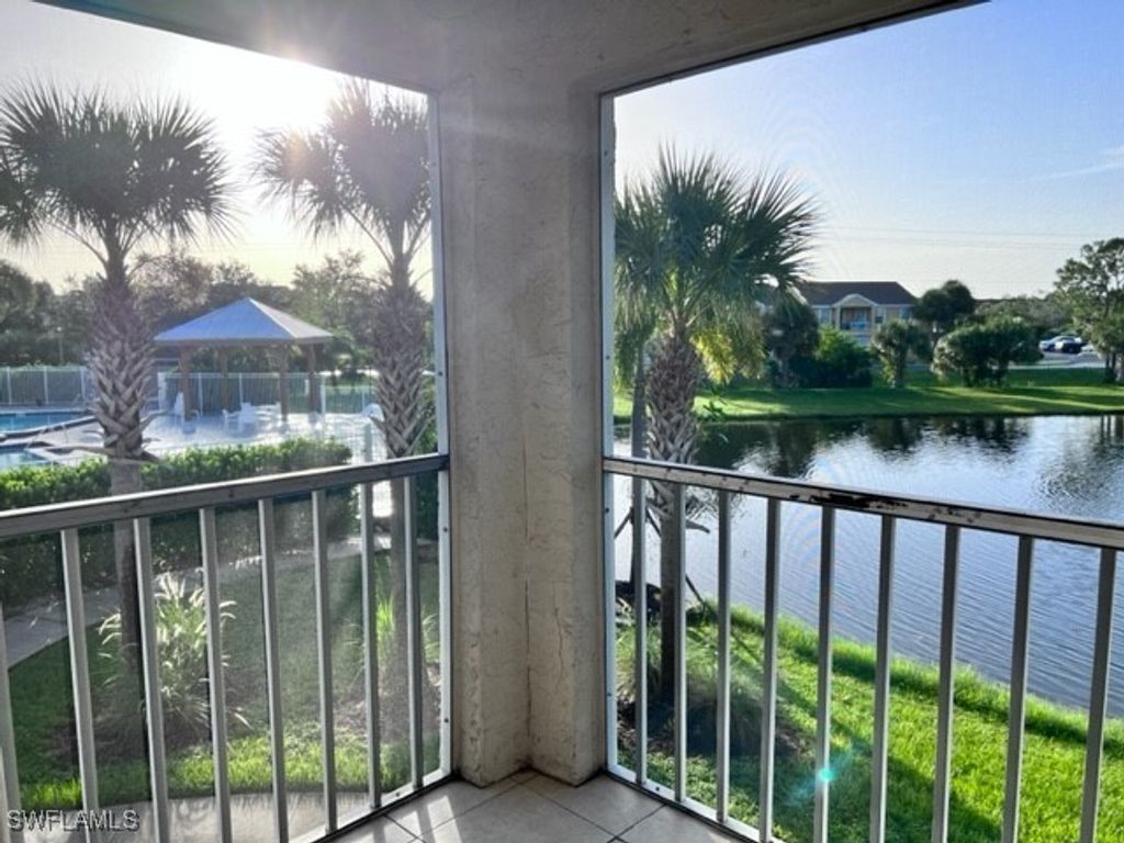 153 Santa Clara Dr 10, Naples