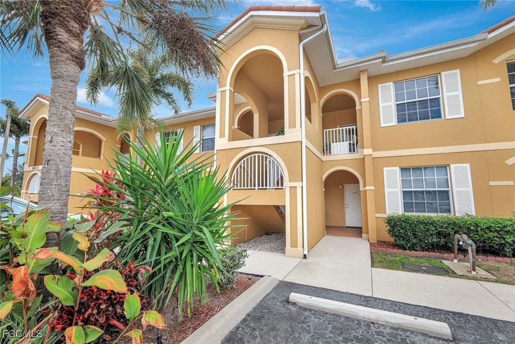 950 Hancock Creek South Blvd 524, CAPE CORAL