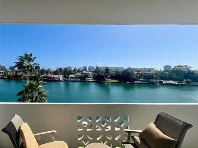 9101 E Bay Harbor Dr 406, Bay Harbor Islands