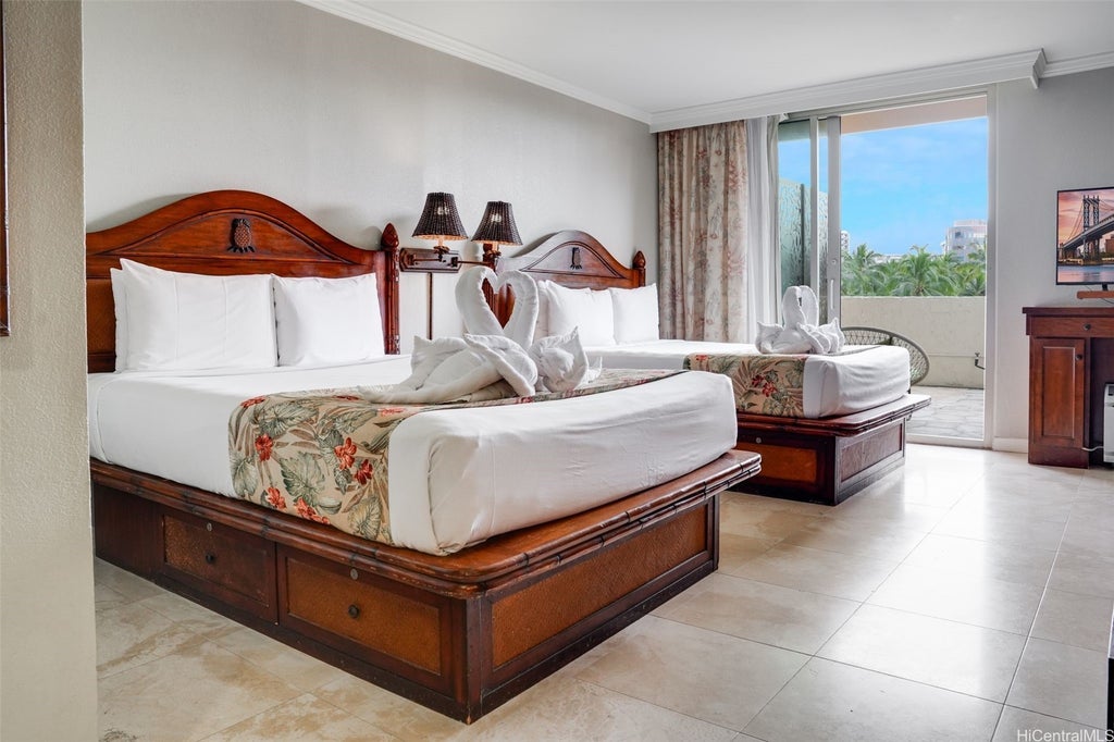 (unit #114) 2045 Kalakaua Avenue, Honolulu