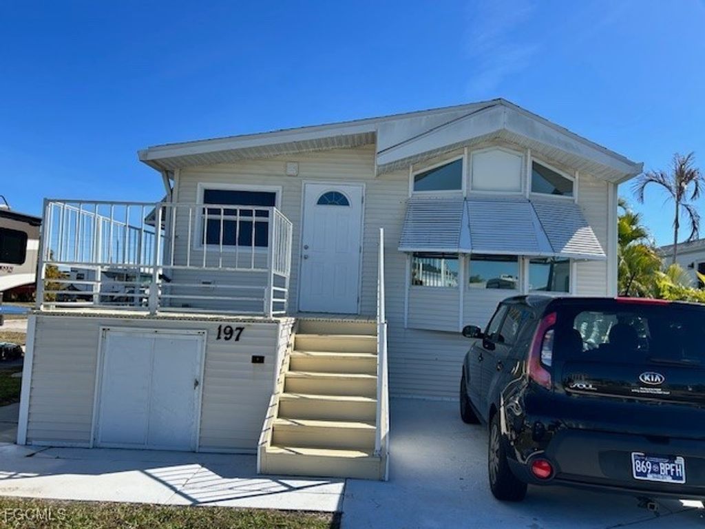 19681 Summerlin Rd J-197, FORT MYERS