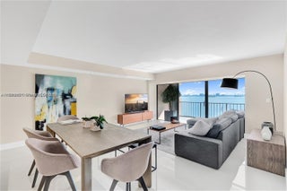 Photo of Listing #A11940457