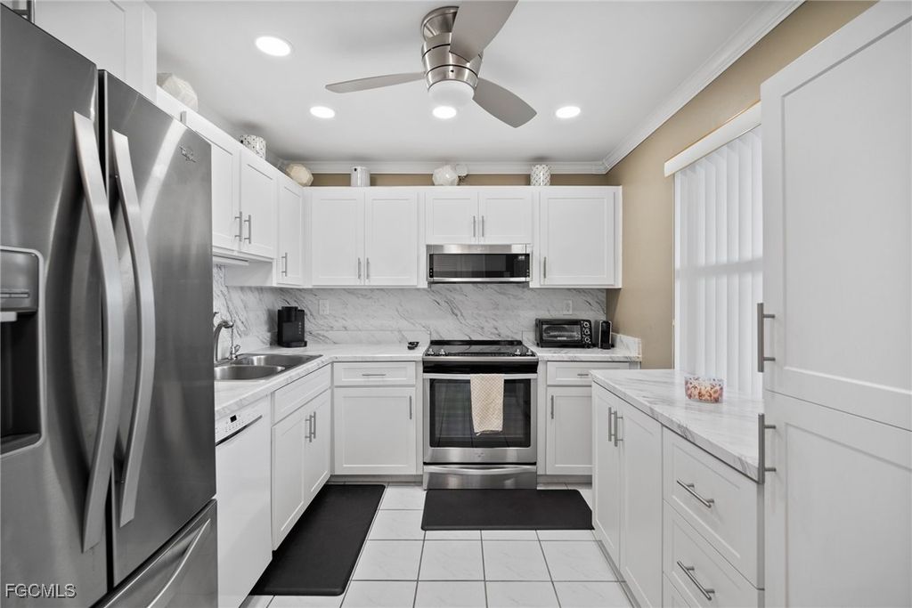 6102 Augusta Dr 302, FORT MYERS