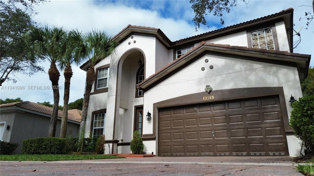 19389 Stonebrook St, Weston