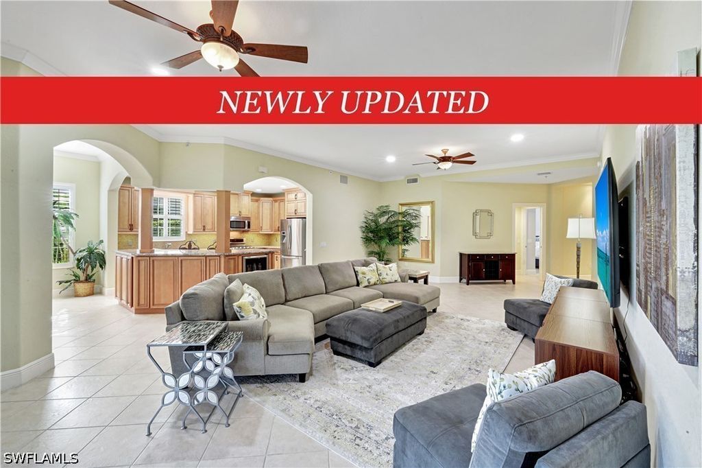 9002 Cascada Way 102, Naples