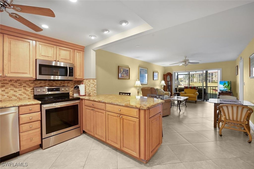 41 High Point Cir S 107, Naples