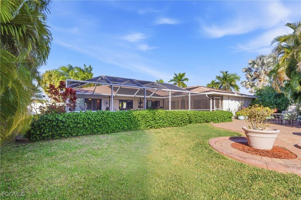 4047 Country Club Blvd, CAPE CORAL
