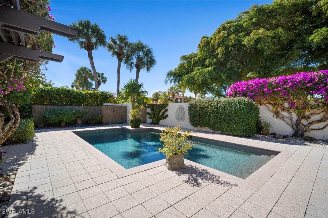 Photo of Listing #226000428