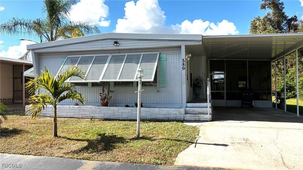 580 Winning Way, NORTH FORT MYERS