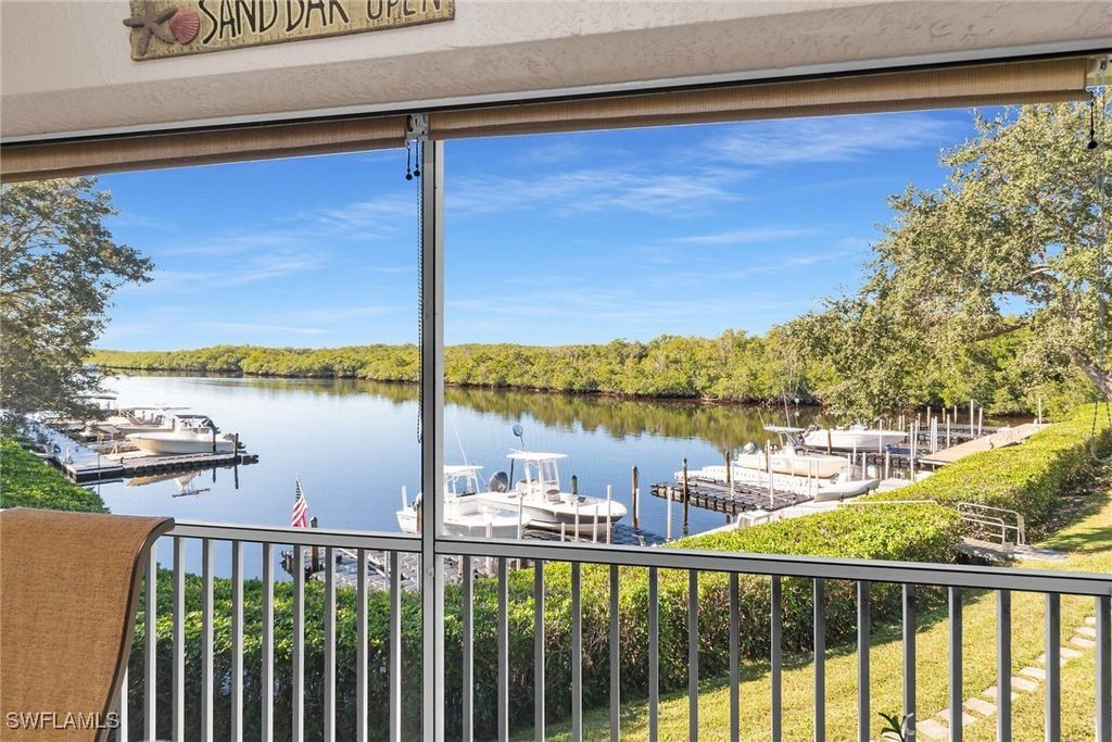 278 Newport Dr 206, Naples
