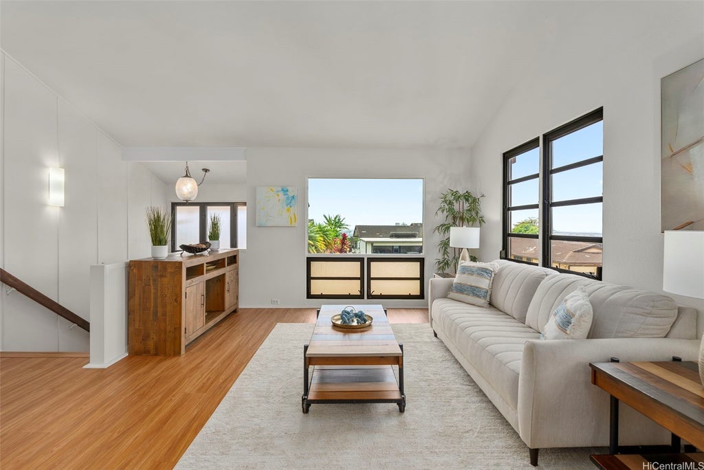 98-1794 Kupukupu Street, Aiea