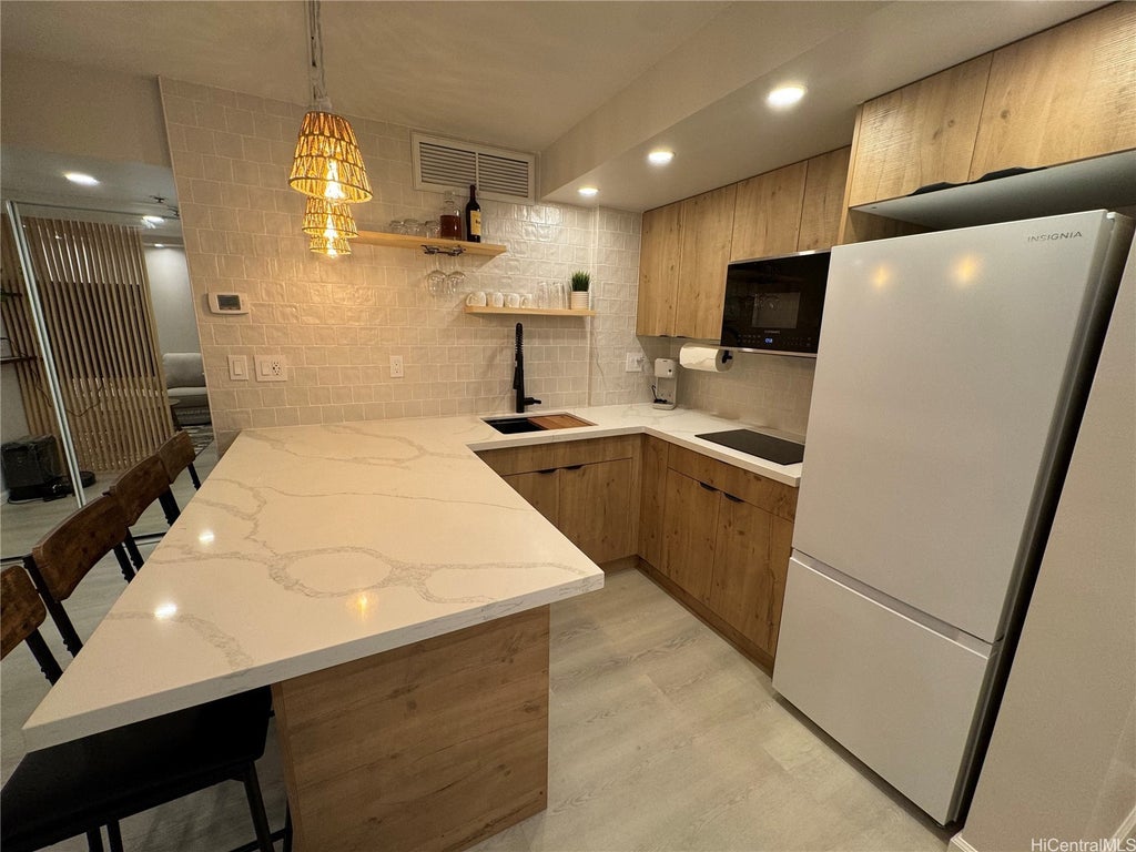 (unit #2101) 1088 Bishop Street, Honolulu