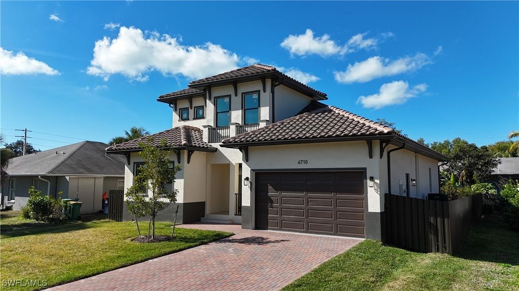4710 Acadia Ln, NAPLES
