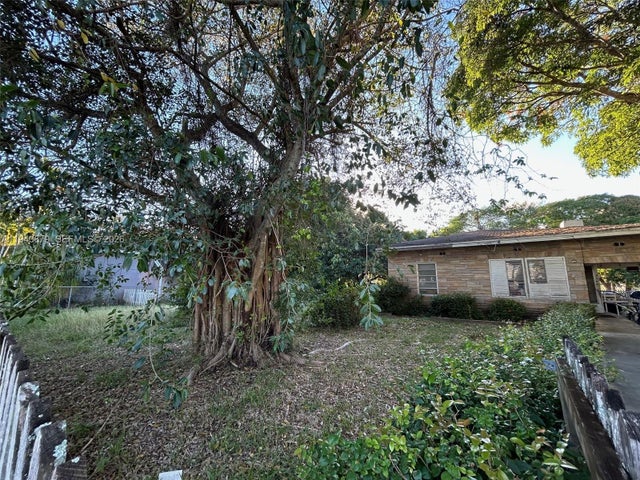 2 of 9 - 6500 Sw 60th Ave, South Miami, FL