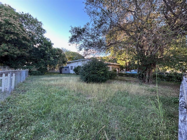 3 of 9 - 6500 Sw 60th Ave, South Miami, FL