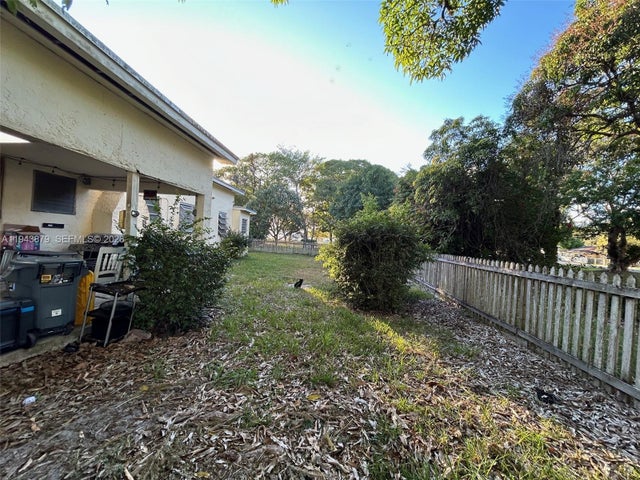 4 of 9 - 6500 Sw 60th Ave, South Miami, FL